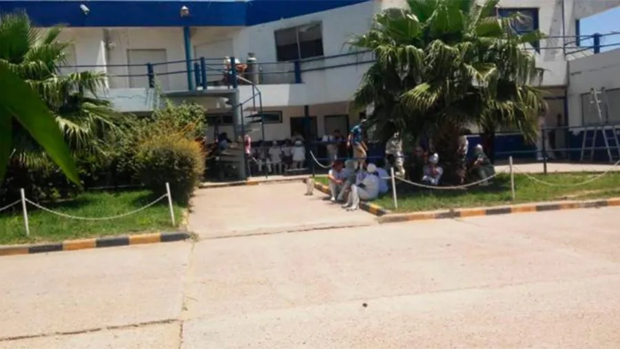 Trabajadores del frigorífico ServiAves realizaron un paro ante la falta de pagos. No les depositaron sus salarios y todavía les adeudan la quincena y parte del aguinaldo. Trabajadores del frigorífico ServiAves realizaron un paro ante la falta de pagos. No les depositaron sus salarios y todavía les adeudan la quincena y parte del aguinaldo.