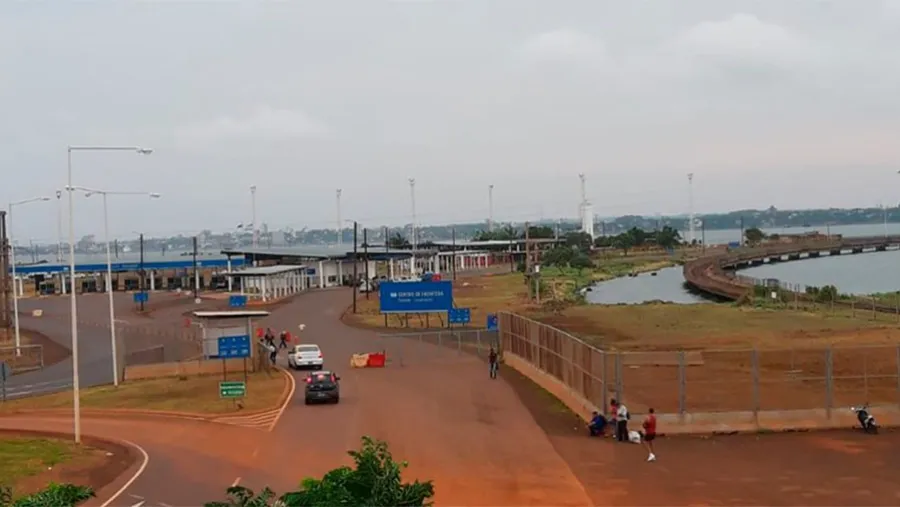 El centro de frontera entre Argentina y Paraguay. El centro de frontera entre Argentina y Paraguay.