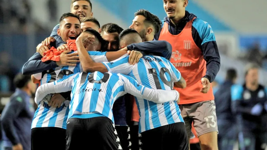 Racing no tuvo piedad de Aldosivi y con una goleada se metió en semifinales Racing no tuvo piedad de Aldosivi y con una goleada se metió en semifinales