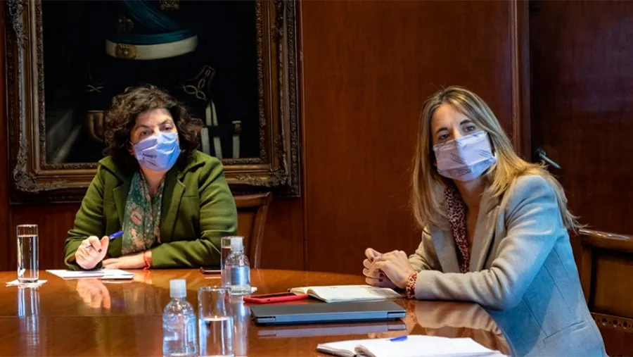Vizzotti y Nicolini intercambiarán experiencias sobre el proceso de vacunación contra la Covid-19 y el acceso a las inmunizaciones. Vizzotti y Nicolini intercambiarán experiencias sobre el proceso de vacunación contra la Covid-19 y el acceso a las inmunizaciones.