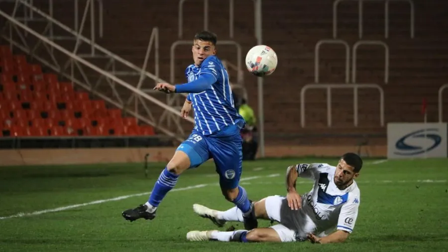 Con un gol insólito y otro de Godín, Godoy Cruz y Vélez repartieron puntos en Mendoza Con un gol insólito y otro de Godín, Godoy Cruz y Vélez repartieron puntos en Mendoza
