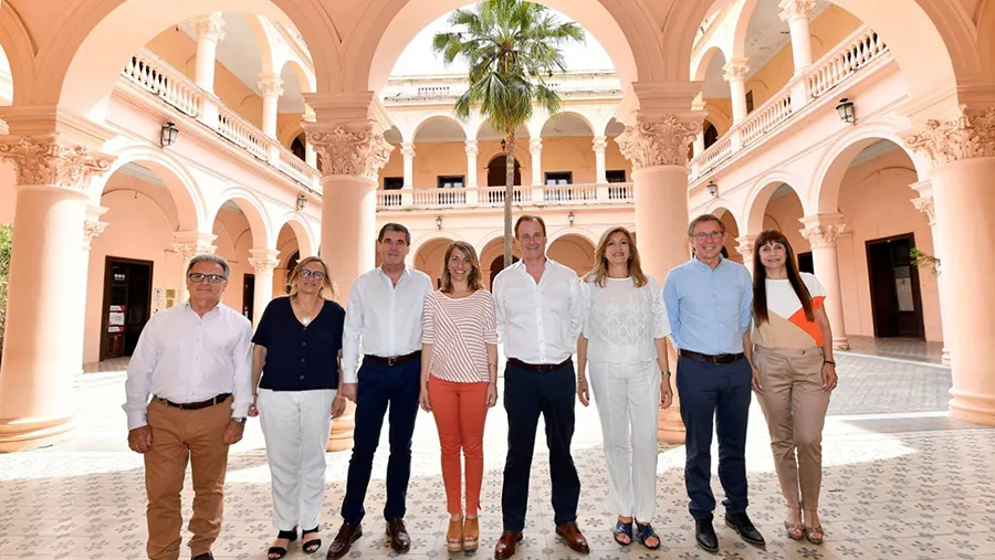 Fin del misterio. El nuevo gabinete de Gustavo Bordet fue anunciado hoy por el gobernador. Fin del misterio. El nuevo gabinete de Gustavo Bordet fue anunciado hoy por el gobernador.