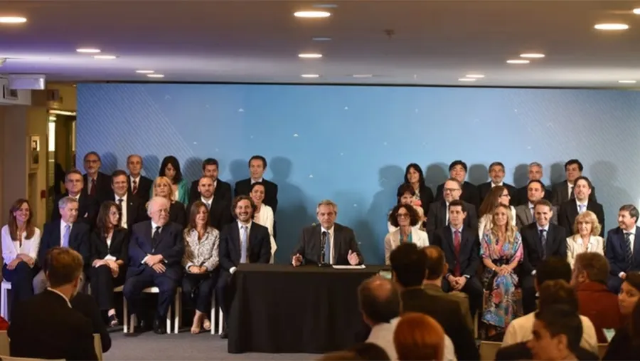 Los ministros y secretarios de Estado del Gabinete de Alberto Fernández. Los ministros y secretarios de Estado del Gabinete de Alberto Fernández.