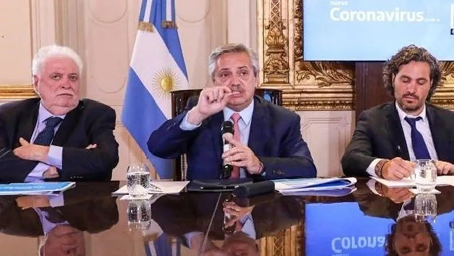 Alberto Fernández junto al ministro Ginés González García y al jefe de Gabinete Santiago Cafiero. Alberto Fernández junto al ministro Ginés González García y al jefe de Gabinete Santiago Cafiero.