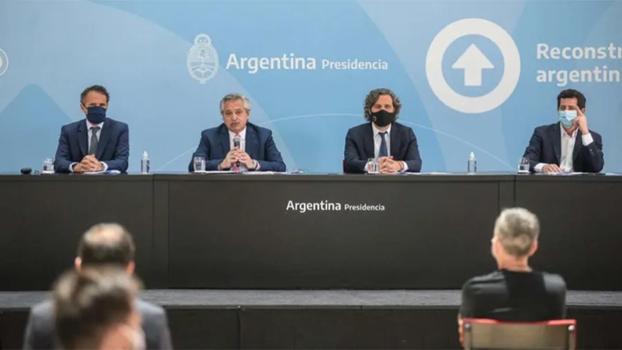 El Presidente Alberto Fernández junto a Santiago Cafiero, Gabriel Katopodis y Eduardo “Wado” De Pedro. El Presidente Alberto Fernández junto a Santiago Cafiero, Gabriel Katopodis y Eduardo “Wado” De Pedro.