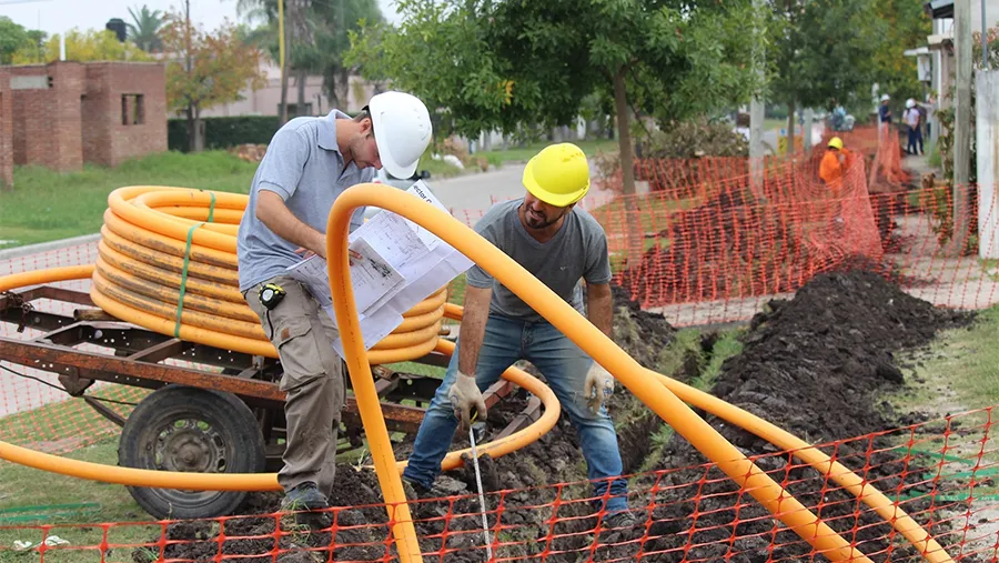 Gasoductos centrales, redes domiciliarias, y la provisión del servicio a parques industriales y termas forman parte del plan que lleva adelante la provincia con recursos propios. Gasoductos centrales, redes domiciliarias, y la provisión del servicio a parques industriales y termas forman parte del plan que lleva adelante la provincia con recursos propios.