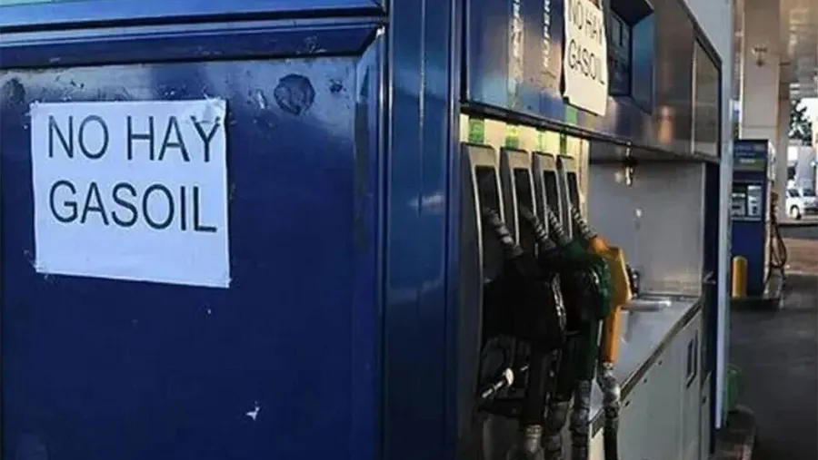 Faltante de gasoil. Según un informe de la Fadeeac, ocho provincias se encuentran en rojo por la escasez de combustible, entre ellas, Entre Ríos. Faltante de gasoil. Según un informe de la Fadeeac, ocho provincias se encuentran en rojo por la escasez de combustible, entre ellas, Entre Ríos.