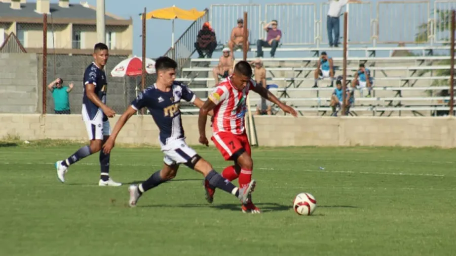 Una goleada dejó a Atlético Paraná al margen de la final por un ascenso al Federal A Una goleada dejó a Atlético Paraná al margen de la final por un ascenso al Federal A