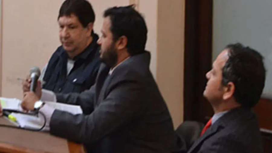 Escobar Gaviria junto a sus abogados Escobar Gaviria junto a sus abogados