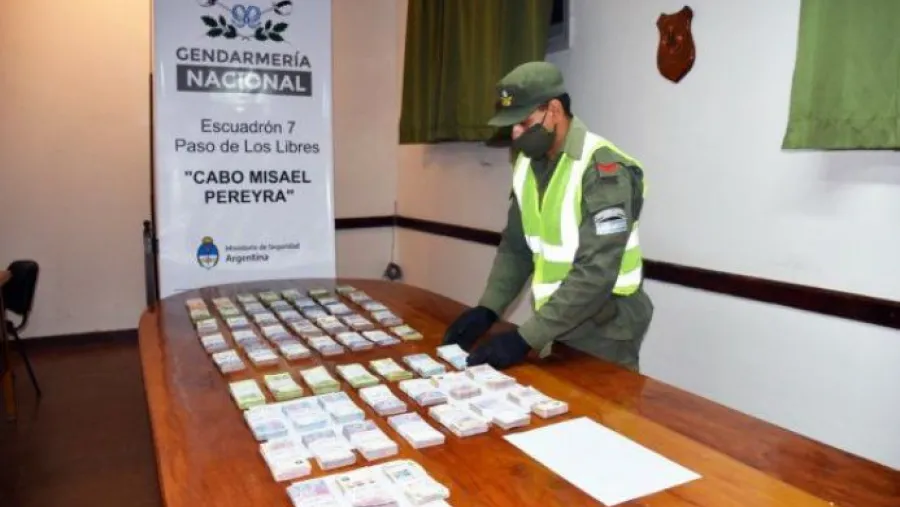 Incautaron algo más de $1.200.000 de dos camiones que viajaban hacia Paraná Incautaron algo más de $1.200.000 de dos camiones que viajaban hacia Paraná