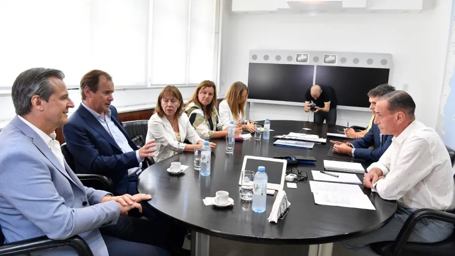 Bordet acordó con Nación la continuidad de obras claves para la provincia. Bordet acordó con Nación la continuidad de obras claves para la provincia.