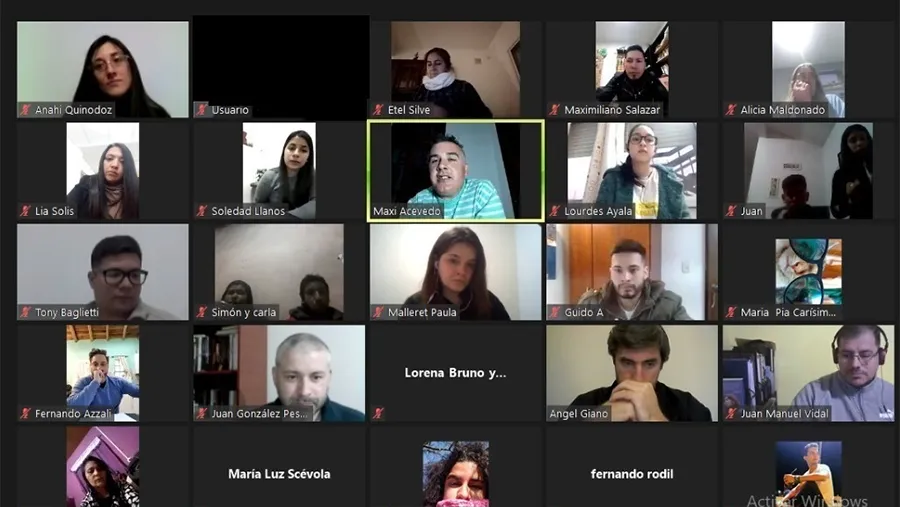 Giano mantuvo un encuentro virtual con 40 jóvenes de Concordia. Giano mantuvo un encuentro virtual con 40 jóvenes de Concordia.