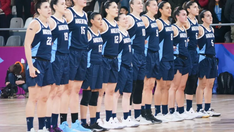Un papelón con la indumentaria dejó a las “Gigantes” afuera de la lucha por las medallas Un papelón con la indumentaria dejó a las “Gigantes” afuera de la lucha por las medallas