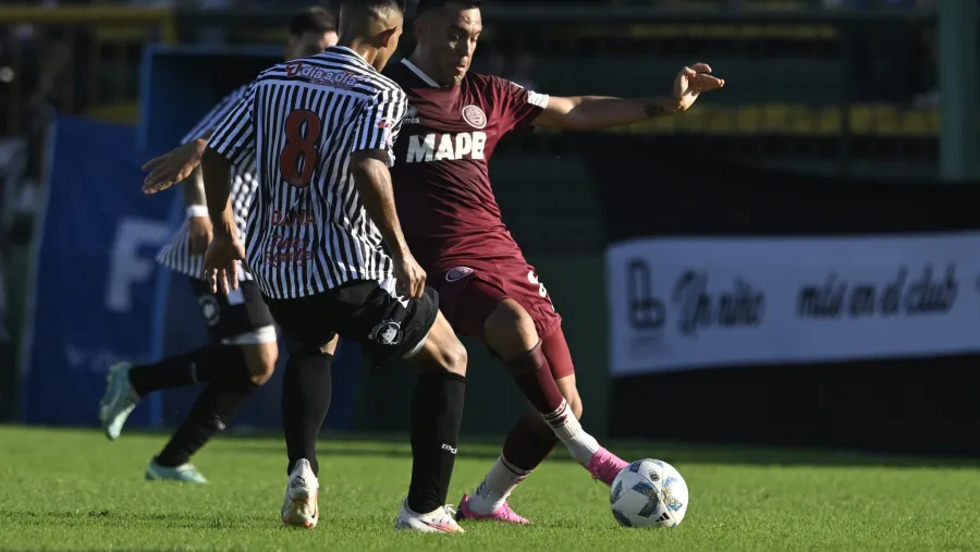 Fútbol: El Porvenir dio la nota y sacó a Lanús de la Copa Argentina Fútbol: El Porvenir dio la nota y sacó a Lanús de la Copa Argentina