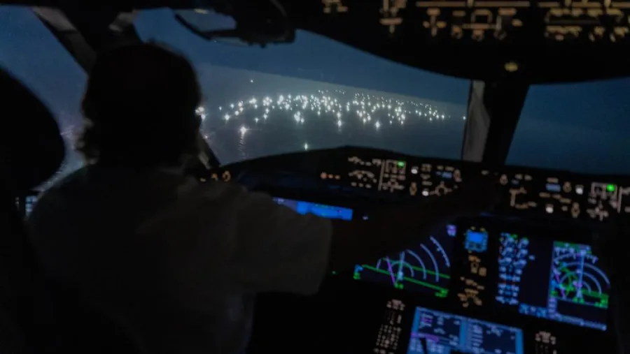 La ciudad de luces que flota en el Mar Argentino y está depredando las aguas La ciudad de luces que flota en el Mar Argentino y está depredando las aguas