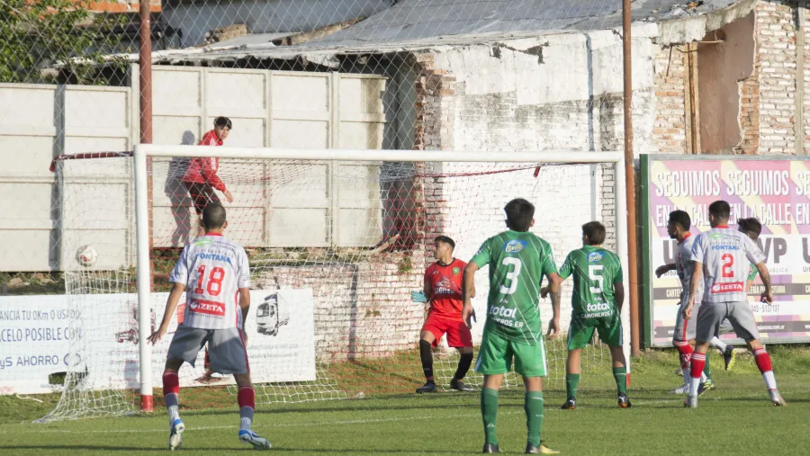 Camioneros goleaba, Atlético Paraná se lo empató y uno de los dos será semifinalista Camioneros goleaba, Atlético Paraná se lo empató y uno de los dos será semifinalista