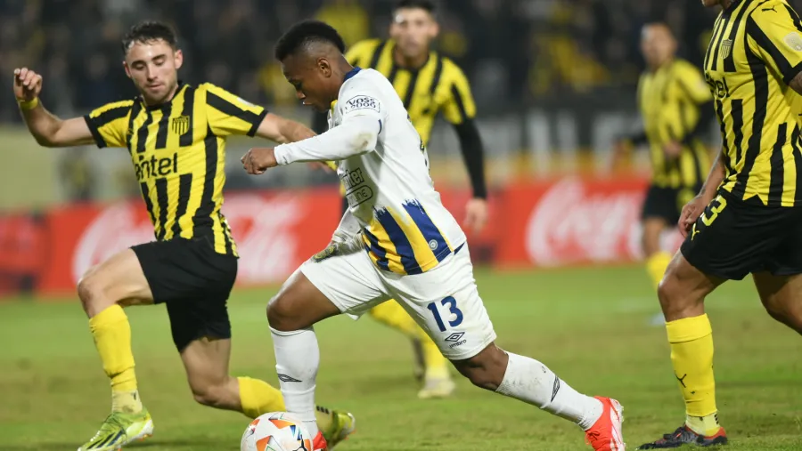 En Uruguay, Rosario Central perdió con Peñarol y quedó afuera de la Copa Libertadores En Uruguay, Rosario Central perdió con Peñarol y quedó afuera de la Copa Libertadores