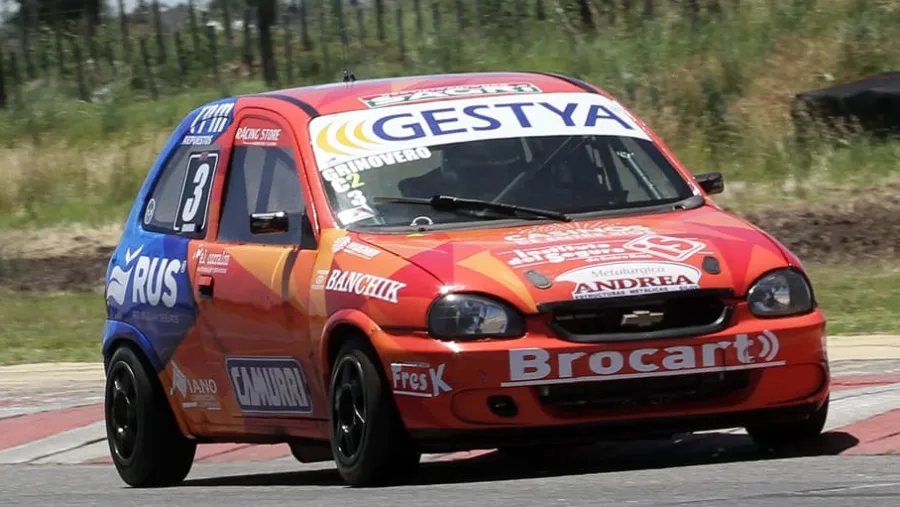 Favio Grinóvero El paranaense Favio Grinóvero marcó el ritmo de la Clase 2 del Turismo Pista