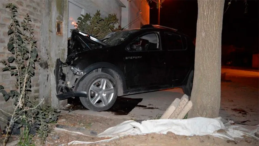 auto incrustado en vivienda auto incrustado en vivienda
