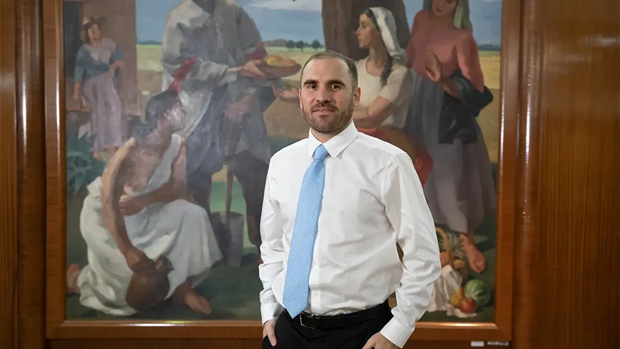 El ministro de Economía explicó los alcances y precisó los instrumentos estipulados en la ley que fue enviada ayer al Congreso para incentivar el ahorro y el financiamiento en pesos. El ministro de Economía explicó los alcances y precisó los instrumentos estipulados en la ley que fue enviada ayer al Congreso para incentivar el ahorro y el financiamiento en pesos.