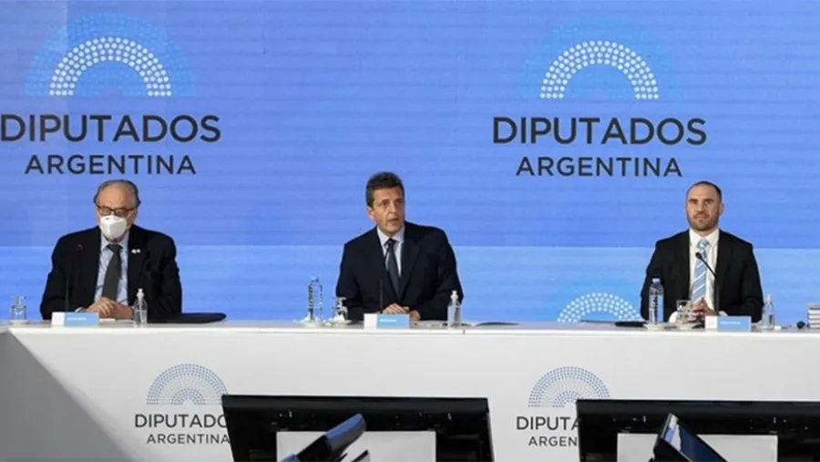 Imagen de archivo de Heller, Massa y Guzmán en la Cámara Baja. El titular de la cartera de Economía concurrirá a defender el proyecto de Presupuesto 2022.Imagen de archivo de Heller, Massa y Guzmán en la Cámara Baja. El titular de la cartera de Economía concurrirá a defender el proyecto de Presupuesto 2022. Imagen de archivo de Heller, Massa y Guzmán en la Cámara Baja. El titular de la cartera de Economía concurrirá a defender el proyecto de Presupuesto 2022.