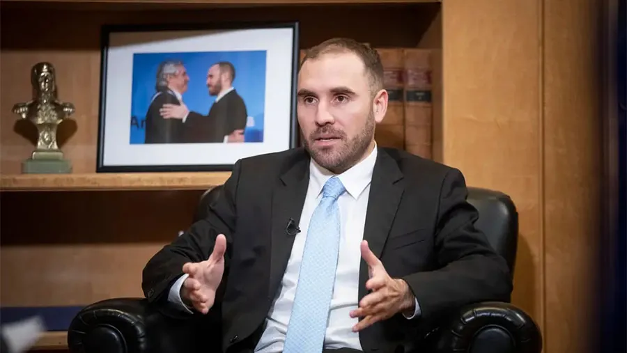 El ministro de Economía, Martín Guzmán, dio detalles sobre la negociación de la deuda, habló del proyecto de “armonización” tributaria y fijó su punto de vista sobre la doble indemnización y la prohibición de despidos. El ministro de Economía, Martín Guzmán, dio detalles sobre la negociación de la deuda, habló del proyecto de “armonización” tributaria y fijó su punto de vista sobre la doble indemnización y la prohibición de despidos.