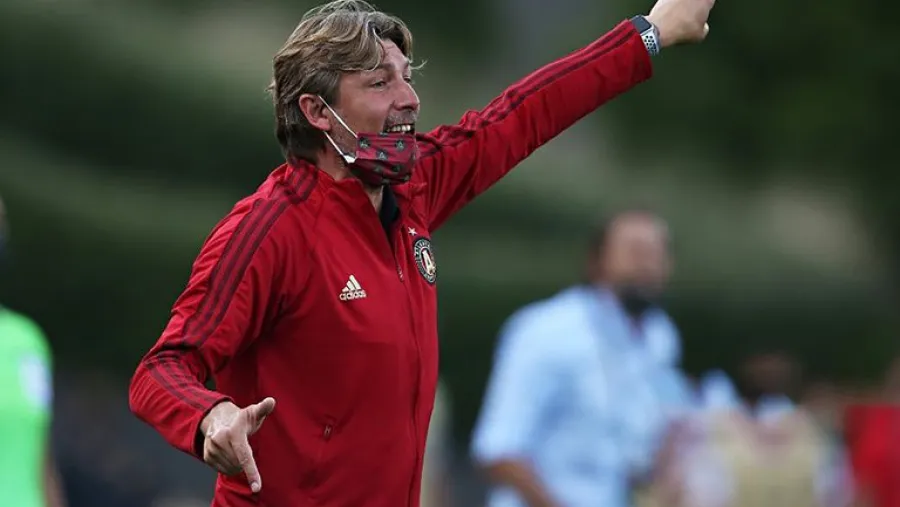 Desde Newell’s ya le ofrecieron el cargo de DT al entrerriano Gabriel Heinze Desde Newell’s ya le ofrecieron el cargo de DT al entrerriano Gabriel Heinze