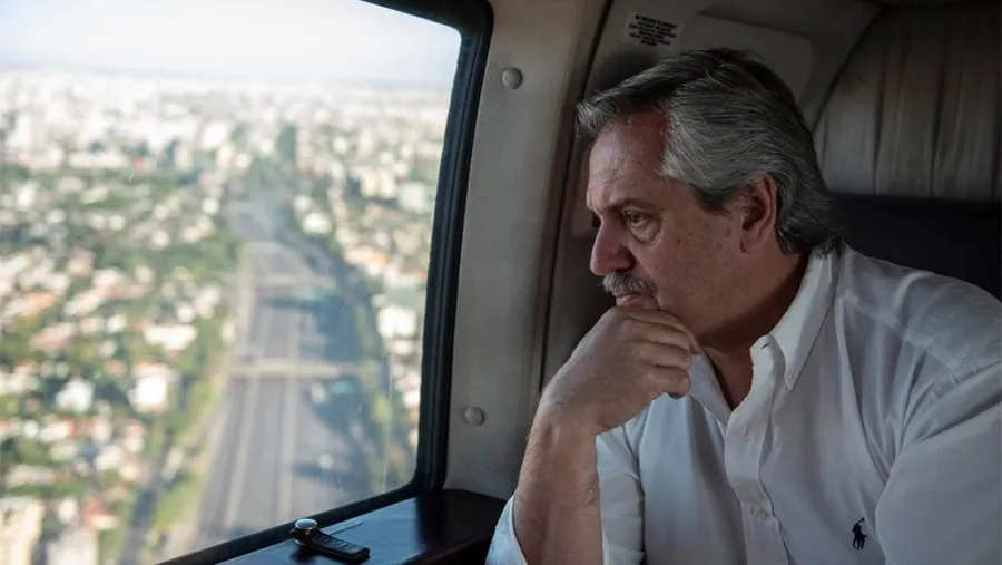El presidente monitorea desde un helicóptero el cumplimiento de la cuarentena general decretada. El presidente monitorea desde un helicóptero el cumplimiento de la cuarentena general decretada.