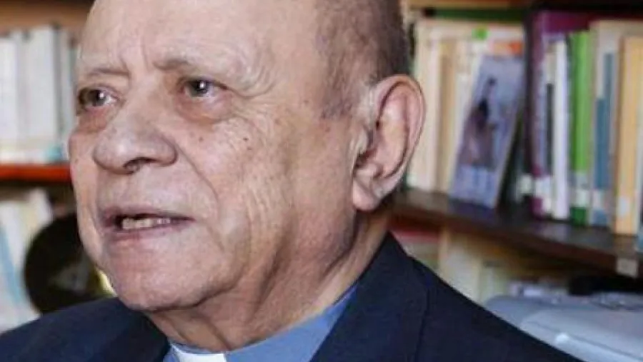 “La Iglesia debe meterse en política”, dijo alguna vez el obispo emérito de Viedma, uno de los pocos miembros de la jerarquía eclesiástica que denunció al terrorismo de Estado. “La Iglesia debe meterse en política”, dijo alguna vez el obispo emérito de Viedma, uno de los pocos miembros de la jerarquía eclesiástica que denunció al terrorismo de Estado.