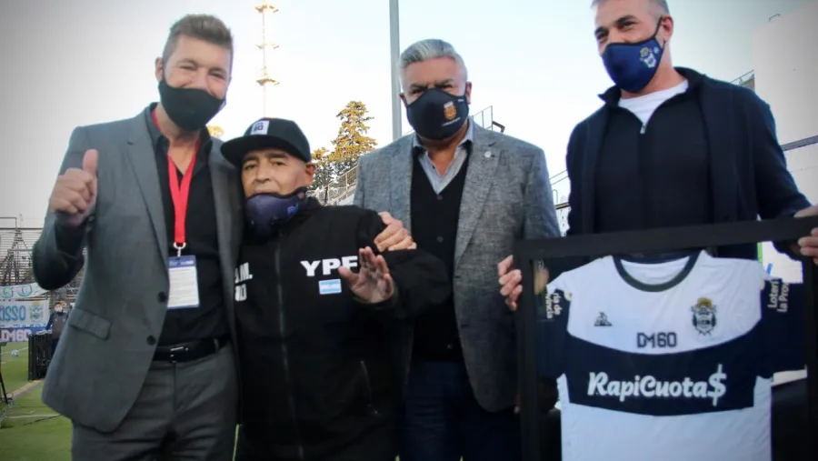 Diego Maradona Internaron a Diego Maradona en La Plata