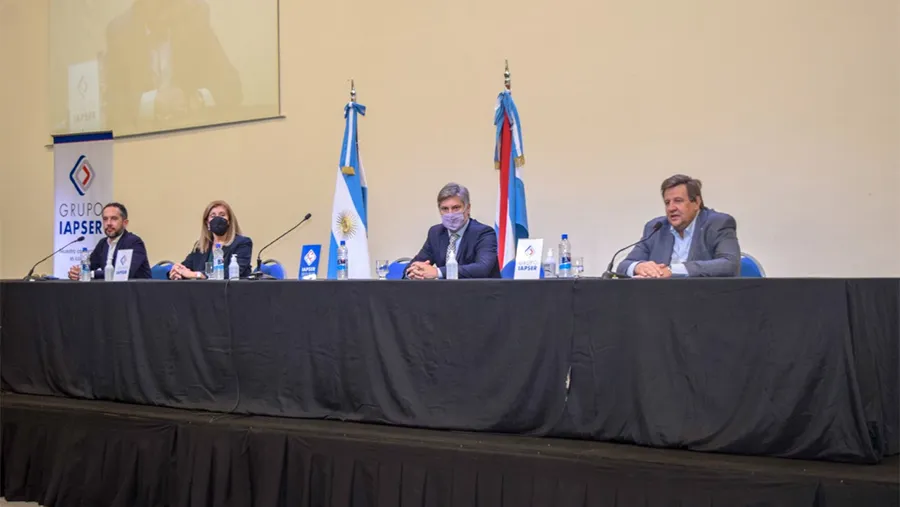 La apertura de sobres contó con la presencia de las autoridades del IAPSER Seguros, del Colegio de Arquitectos y de la ministra de Gobierno y Justicia, Rosario Romero. La apertura de sobres contó con la presencia de las autoridades del IAPSER Seguros, del Colegio de Arquitectos y de la ministra de Gobierno y Justicia, Rosario Romero.