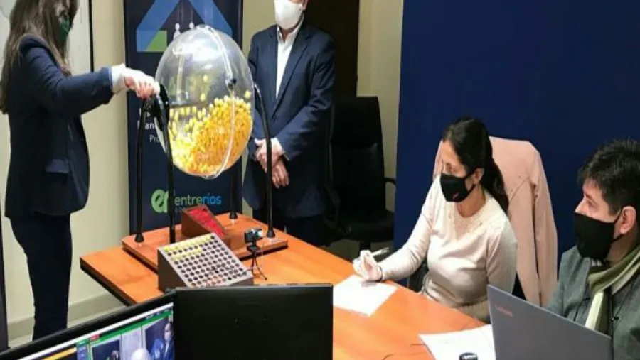 Realizaron el sorteo de viviendas que IAPV construye en San José Realizaron el sorteo de viviendas que IAPV construye en San José