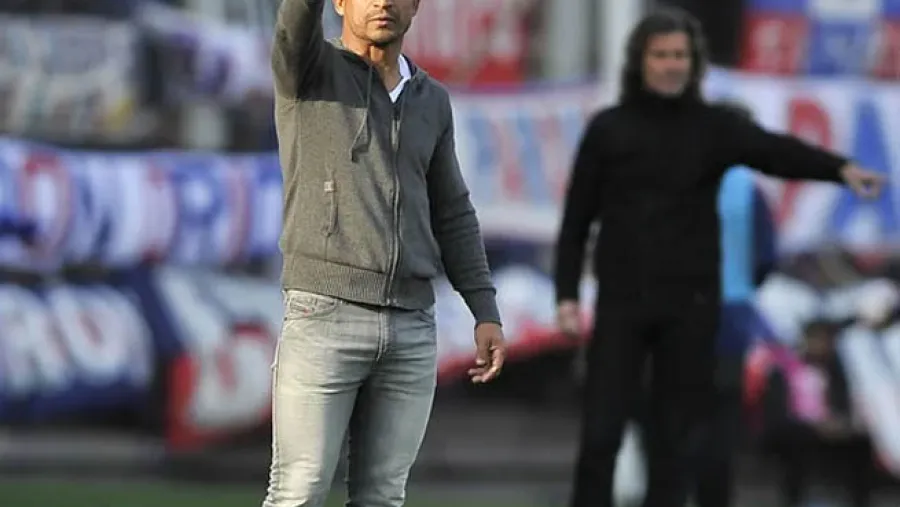 Boca ratificó al “Negro” Hugo Ibarra como director técnico hasta fin de año Boca ratificó al “Negro” Hugo Ibarra como director técnico hasta fin de año