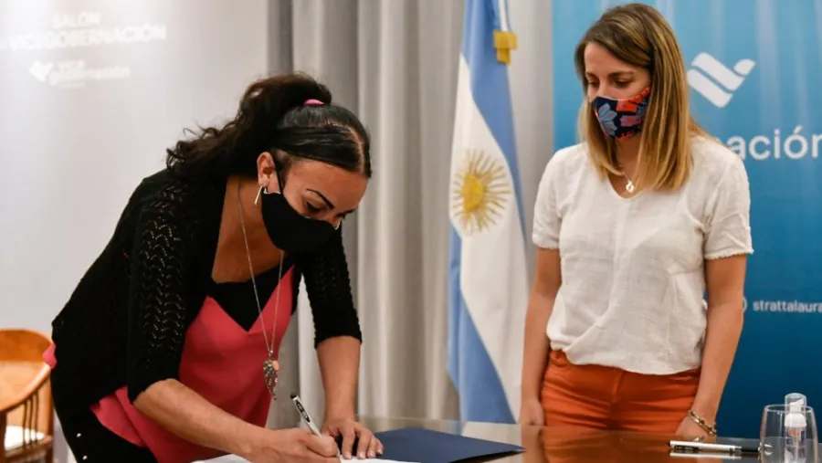 El Senado entrerriano incorporó a la primera mujer trans a su equipo de trabajo El Senado entrerriano incorporó a la primera mujer trans a su equipo de trabajo