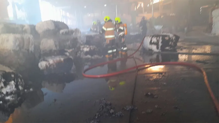 Bomberos sofocaron un incendio en el Parque Industrial de Paraná Bomberos sofocaron un incendio en el Parque Industrial de Paraná