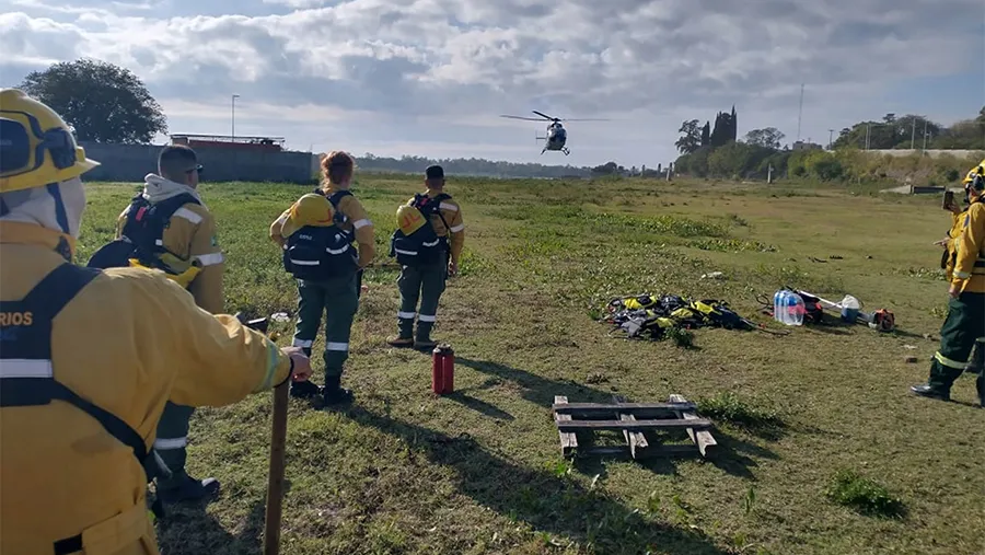 De los operativos para combatir los incendios participaron personal de Policía y del Plan Provincial de Manejo del Fuego de Entre Ríos y Protección Civil de Santa Fe. De los operativos para combatir los incendios participaron personal de Policía y del Plan Provincial de Manejo del Fuego de Entre Ríos y Protección Civil de Santa Fe.