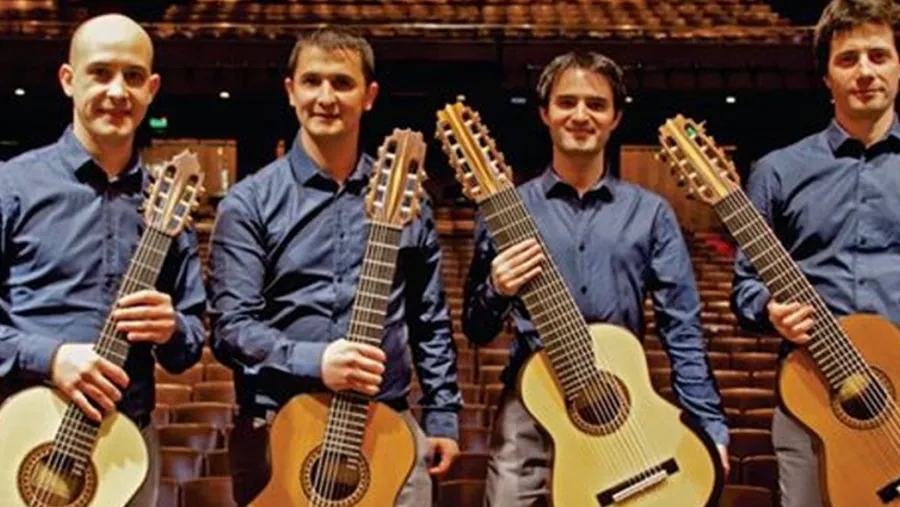 cuarteto de guitarras "In Crescendo" cuarteto de guitarras "In Crescendo"