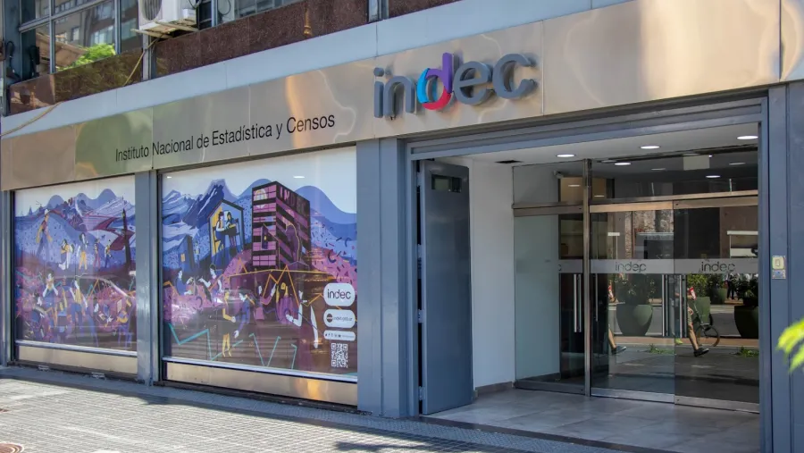 Los salarios subieron 5,5% en julio y volvieron a perder contra la inflación Los salarios subieron 5,5% en julio y volvieron a perder contra la inflación