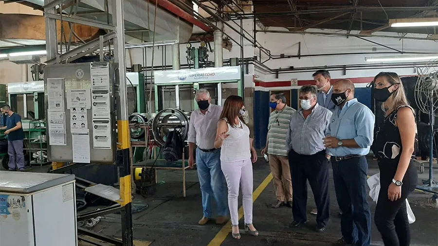 La empresa Imperial Cord en Gualeguaychú reanudó recientemente su producción, luego de haber cerrado en 2019. La empresa Imperial Cord en Gualeguaychú reanudó recientemente su producción, luego de haber cerrado en 2019.