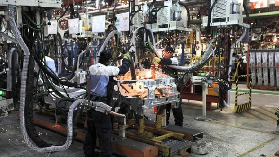 Según Adefa, la producción de autos creció más de 20% mensual en agosto Según Adefa, la producción de autos creció más de 20% mensual en agosto