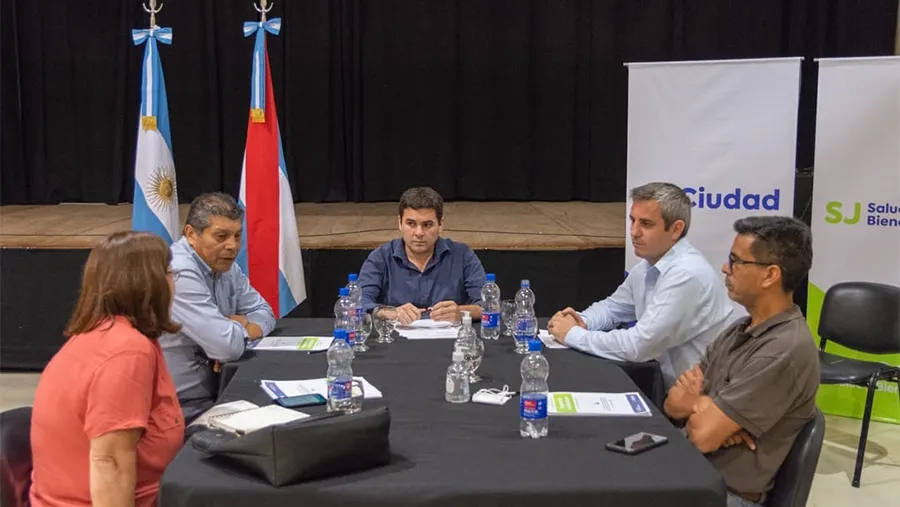 Los intendentes del Departamento Colón se reunieron para unificar acciones frente a la pandemia del coronavirus. Los intendentes del Departamento Colón se reunieron para unificar acciones frente a la pandemia del coronavirus.