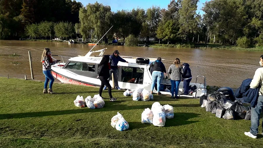 El Ejecutivo entrerriano distribuyó 460 módulos básicos de emergencia en 20 escuelas del Departamento Islas del Ibicuy y otros 60 módulos en seis instituciones educativas del Departamento Victoria. El Ejecutivo entrerriano distribuyó 460 módulos básicos de emergencia en 20 escuelas del Departamento Islas del Ibicuy y otros 60 módulos en seis instituciones educativas del Departamento Victoria.