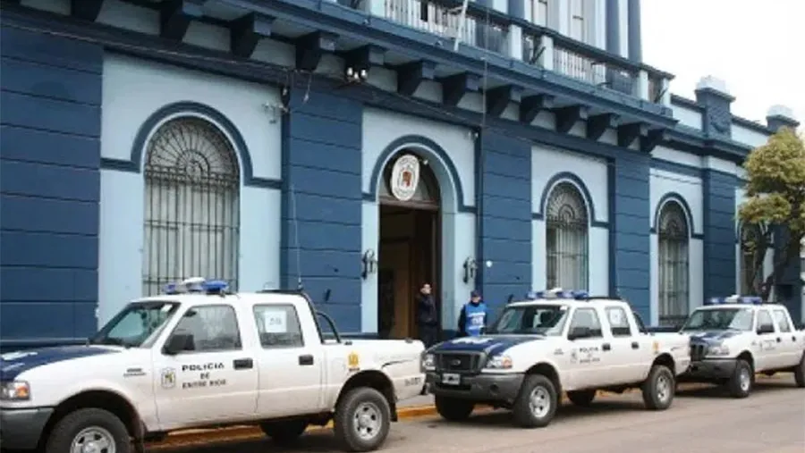 La Comisaría Octava de Gualeguaychú permanecerá cerrada durante 24 horas, por lo que la jurisdicción será atendida por personal de la Comisaría Primera y la División de Abigeato. La Comisaría Octava de Gualeguaychú permanecerá cerrada durante 24 horas, por lo que la jurisdicción será atendida por personal de la Comisaría Primera y la División de Abigeato.