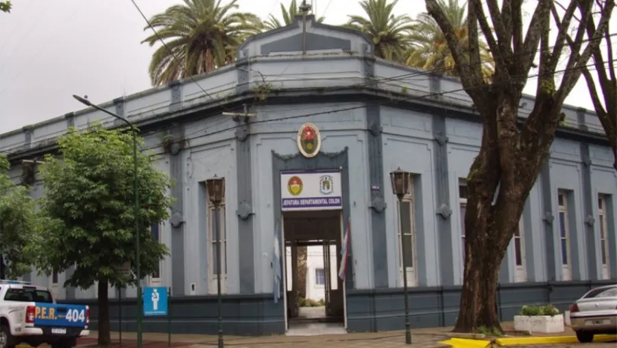 Denunciaron que un efectivo policial que depende de la Jefatura de Colón hirió con un disparo de arma de fuego a una mujer. Denunciaron que un efectivo policial que depende de la Jefatura de Colón hirió con un disparo de arma de fuego a una mujer.