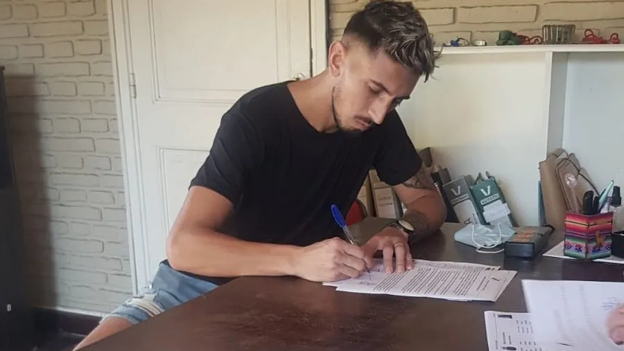 Fútbol: Juan Manuel Lazaneo seguirá su carrera en Deportivo Merlo Fútbol: Juan Manuel Lazaneo seguirá su carrera en Deportivo Merlo