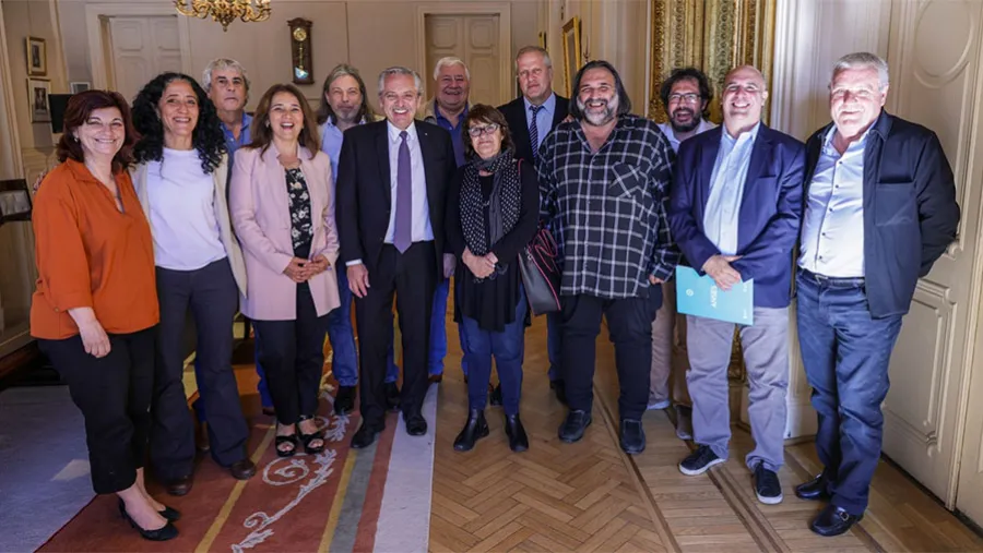 Los sectores alcanzados serán más de 9.600 jubilados del Régimen Previsional Especial para el Personal Docente de las Universidades Públicas Nacionales; más de 170.000 jubilados alcanzados por el suplemento “Régimen Especial para Docentes”. Los sectores alcanzados serán más de 9.600 jubilados del Régimen Previsional Especial para el Personal Docente de las Universidades Públicas Nacionales; más de 170.000 jubilados alcanzados por el suplemento “Régimen Especial para Docentes”.