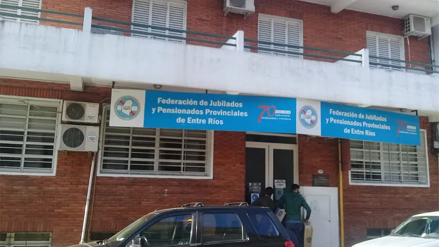 La Federación de Jubilados y Pensionados Provinciales de Entre Ríos expresó su rechazo a la iniciativa del Ejecutivo denominado “Emergencia Solidaria”. La Federación de Jubilados y Pensionados Provinciales de Entre Ríos expresó su rechazo a la iniciativa del Ejecutivo denominado “Emergencia Solidaria”.