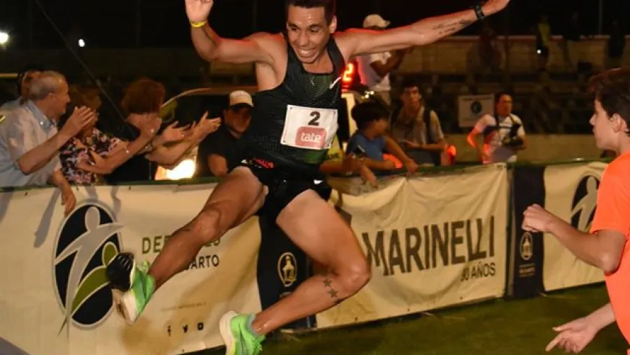 Julián Molina El paranaense Julián Molina se quedó con la Maratón de los Dos Años en Río Cuarto