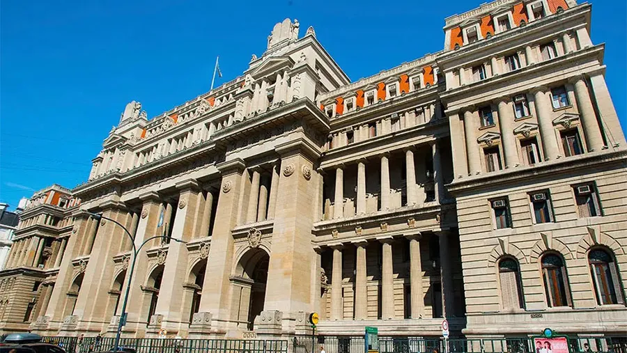 Los jueces Leopoldo Bruglia, Pablo Bertuzzi y Germán Castelli sufrieron derrotas judiciales, mientras el kirchnerismo avanza en el Senado para correrlos de sus cargos actuales. Los jueces Leopoldo Bruglia, Pablo Bertuzzi y Germán Castelli sufrieron derrotas judiciales, mientras el kirchnerismo avanza en el Senado para correrlos de sus cargos actuales.