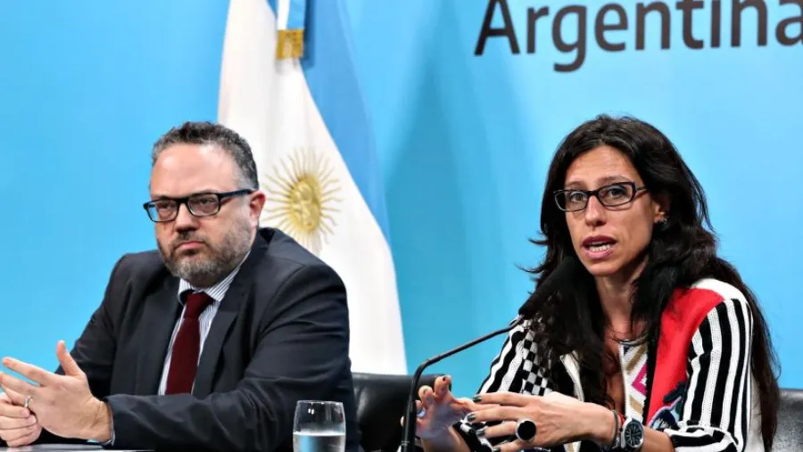 Matías Kulfas junto a Paula Español Matías Kulfas junto a Paula Español